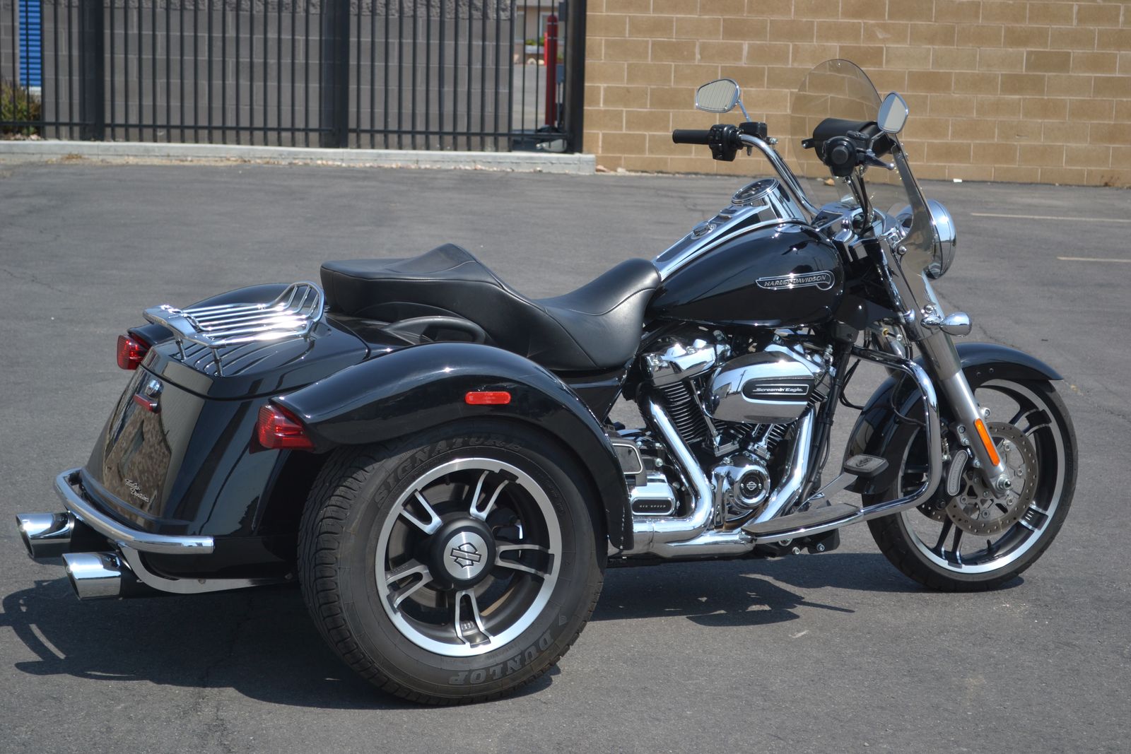 2017 Harley Davidson Freewheeler 107 - LOW MILES - FLRT Free Wheeler