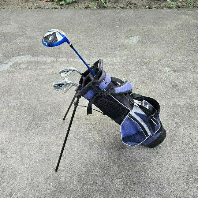 Kids Confidence Right Handed Golf 4 Clubs Driver Bag Ping Taylormade Titleist