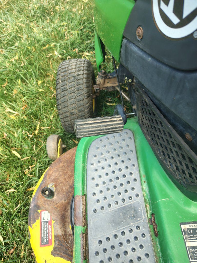 John Deere 100 Series Riding Lawn Mower - Used, Green/Yellow, Gas-Powered