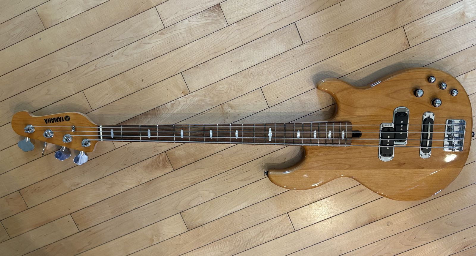 Bass Guitar - Yamaha BB 614