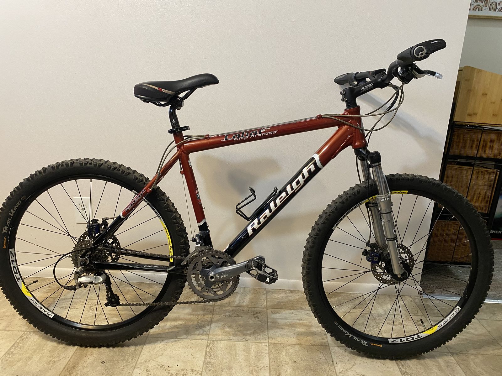 Raleigh Lahar. Shimano Deore.