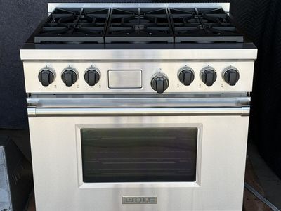 WOLF 36” Dual Fuel Range - PROPANE- Excellent