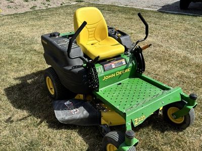 John Deere Z225 Zero Turn Mower