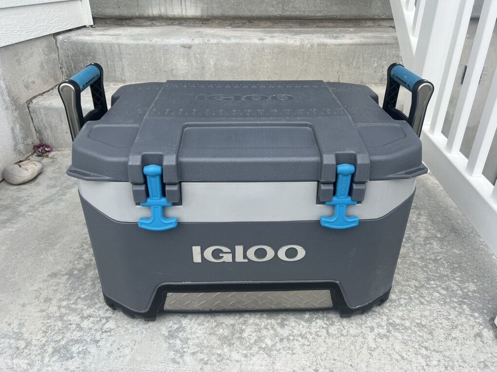 Igloo BMX 52 Qt Heavy Duty Travel Outdoor Cooler