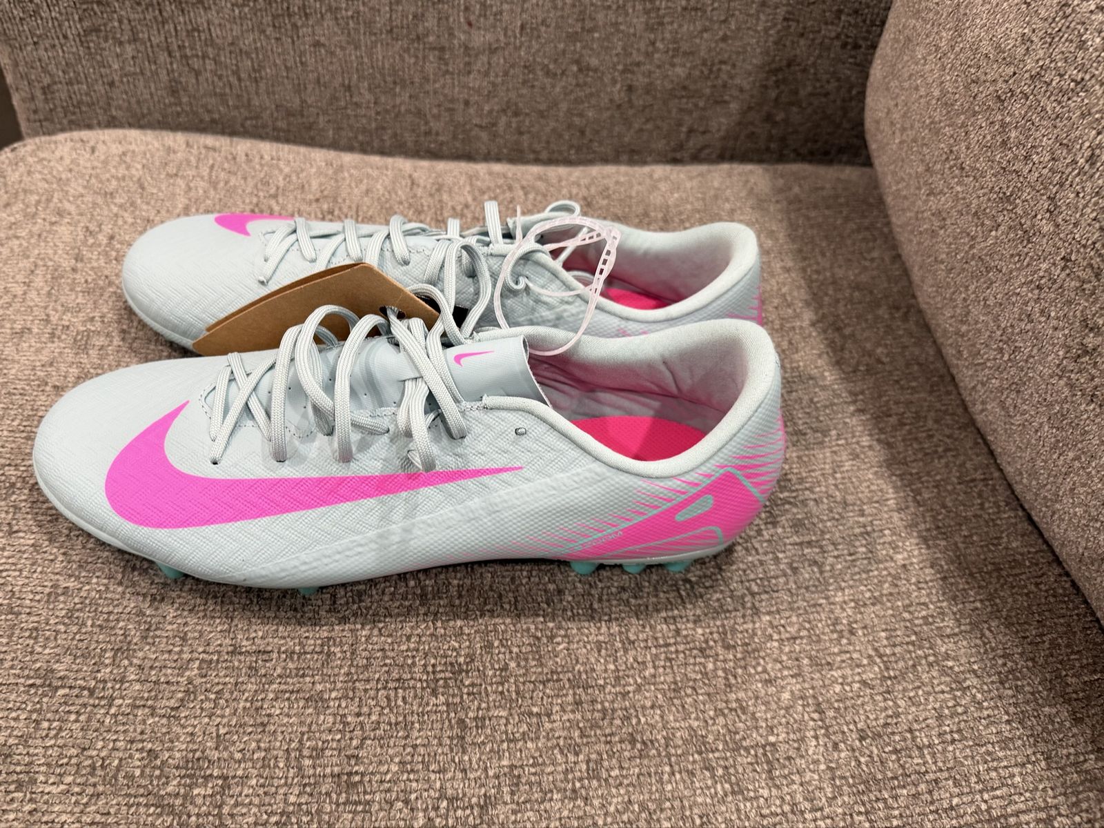 Nike soccer cleats size 9