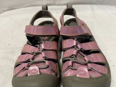 Keen youth size 3 pink with white small dots lightly used hiking sandals