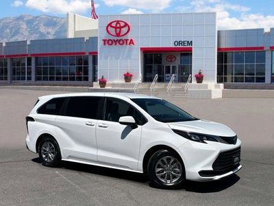 2025 Toyota Sienna LE 8-Passenger