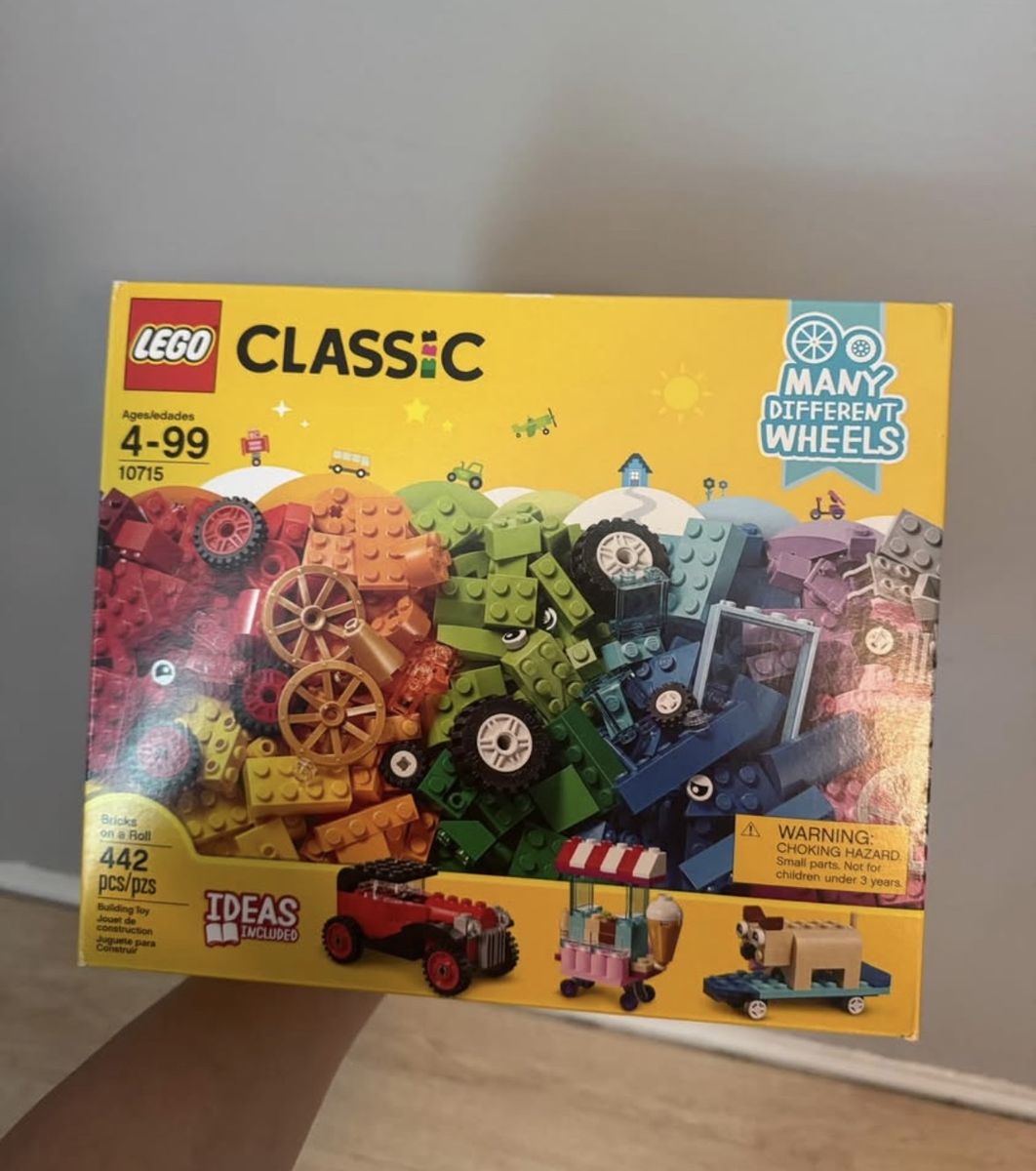 LEGO Classic Bricks on a Roll 10715 Building Set (442 Pieces)