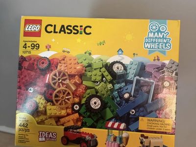 LEGO Classic Bricks on a Roll 10715 Building Set (442 Pieces)