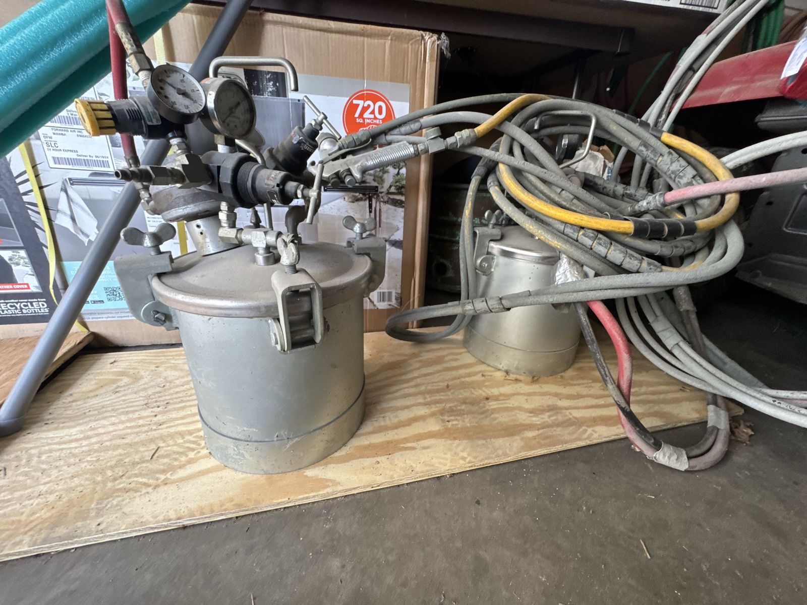 Industrial Paint Pressure Pot Tank System with Hoses and Regulators