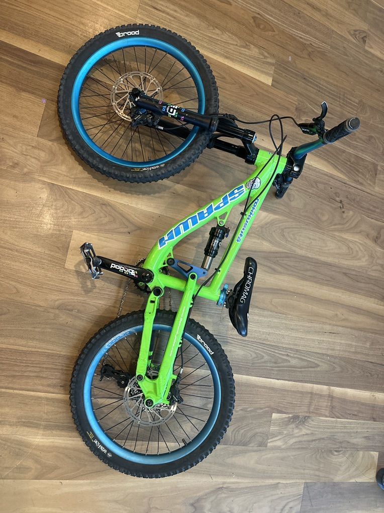 20 Spawn Rokkusuta full suspension mountain bike