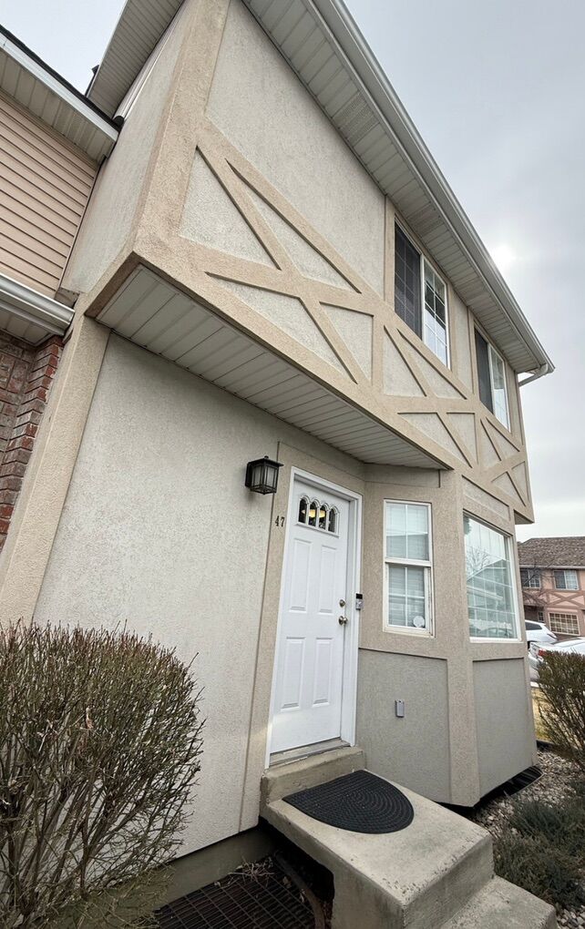 4 bed 2 bath - Townhouse $2,550