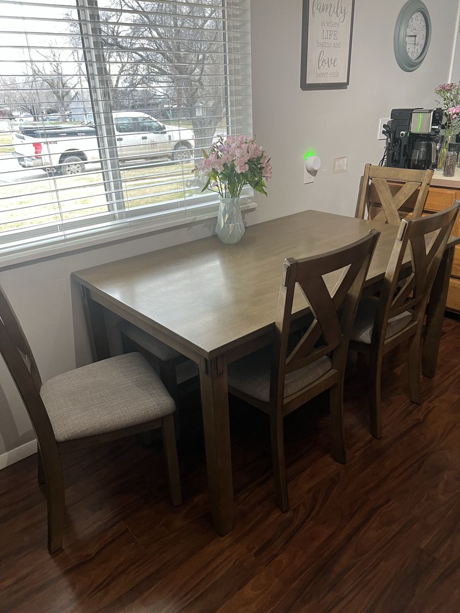 GREAT DINNING TABLE SET!