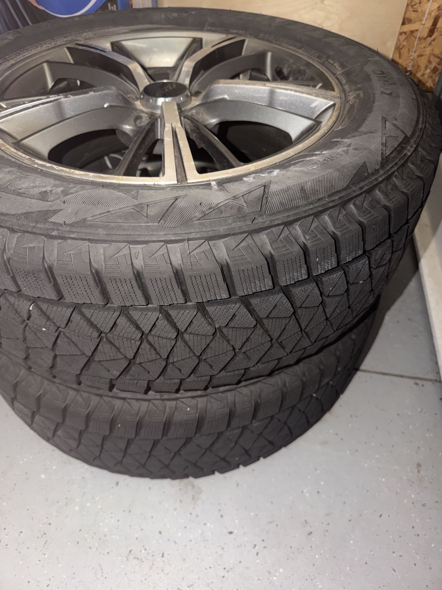 Blizzak dm-v2 (235/65 R17), on MB wheels (5x114.3mm bolt pattern)