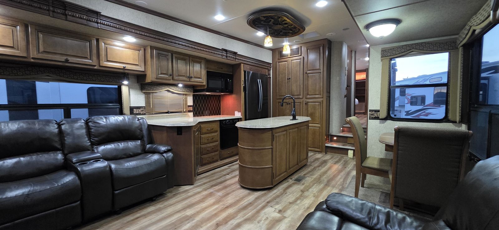 2012 Heartland Landmark Rushmore 40FT 5th Wheel – Off Grid Ready, Solar, Generator, Full Body Paint