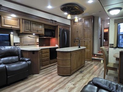 2012 Heartland Landmark Rushmore 40FT 5th Wheel – Off Grid Ready, Solar, Generator, Full Body Paint