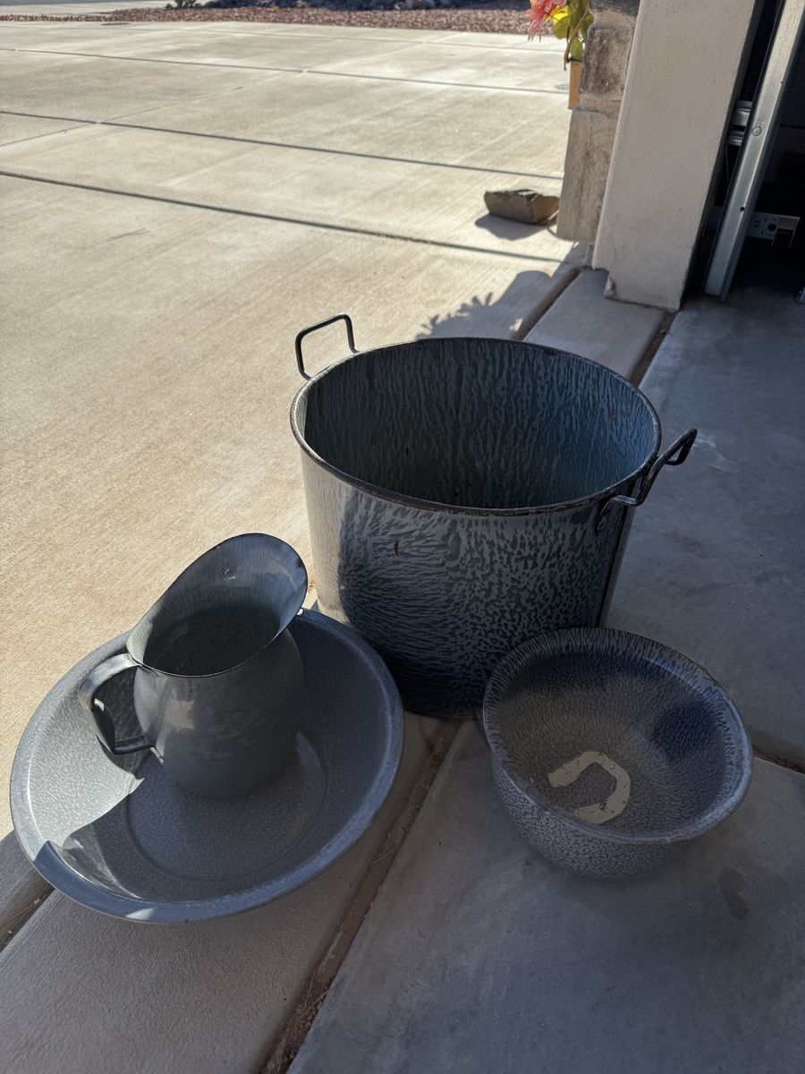 Vintage Gray Enamelware Granite Ware Pitcher, Basin, Bowl, and Large Pot/Bucket Set