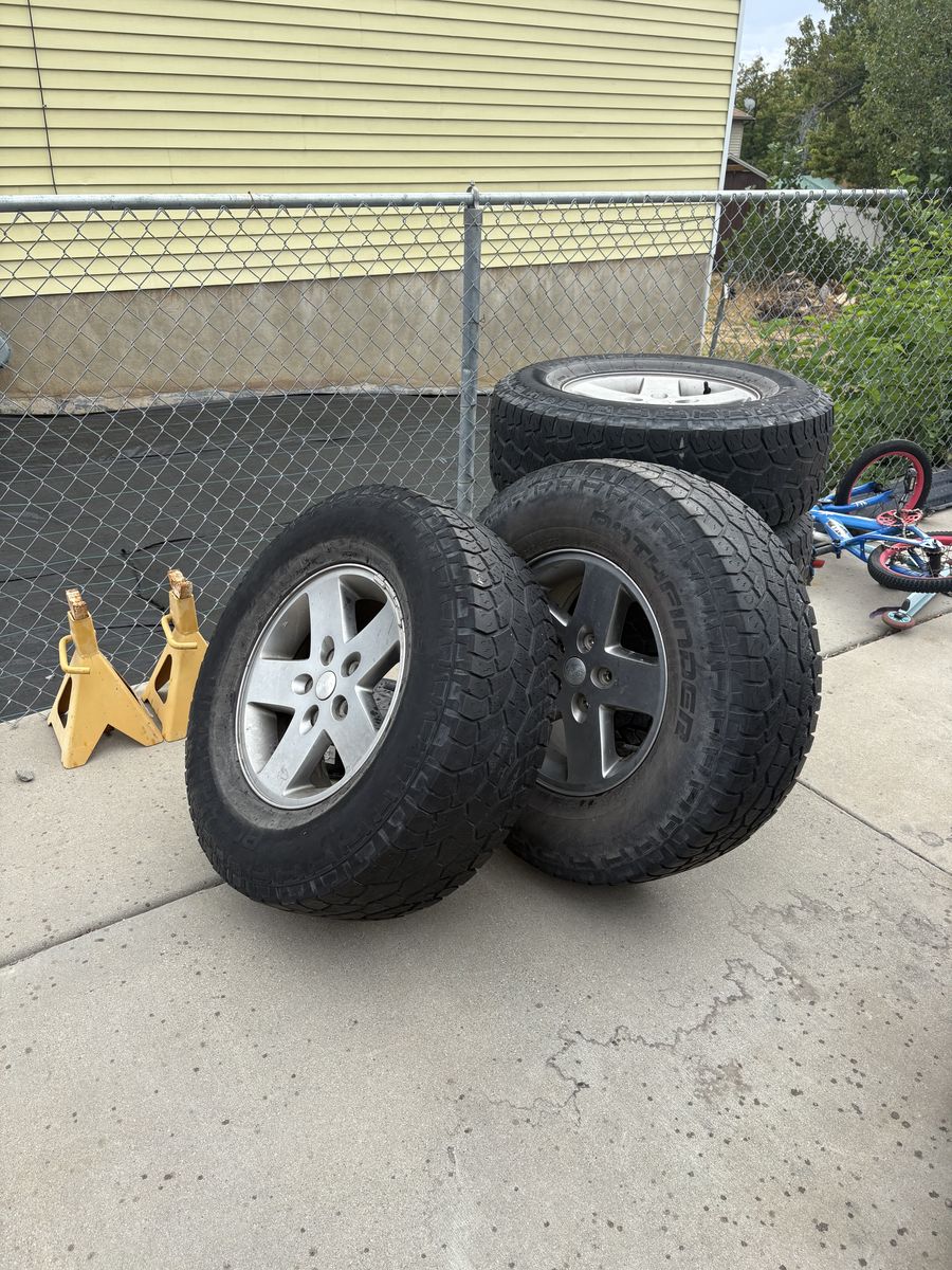 Jeep Wrangler JKU stock take offs