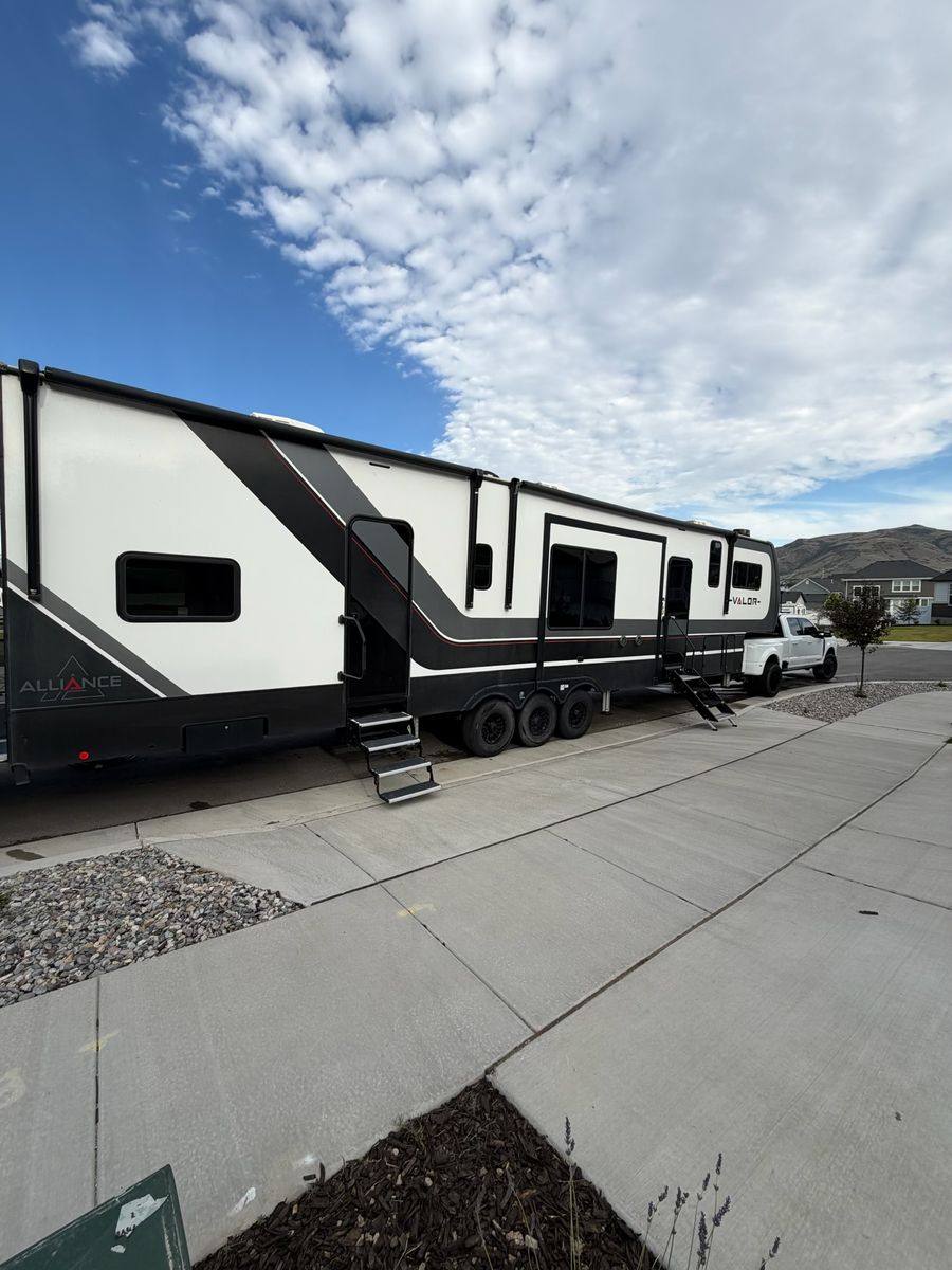 Alliance Valor Fifth Wheel Toy Hauler