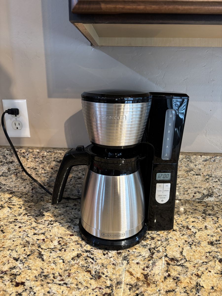 Black + Decker 12 Cup Coffee Machine