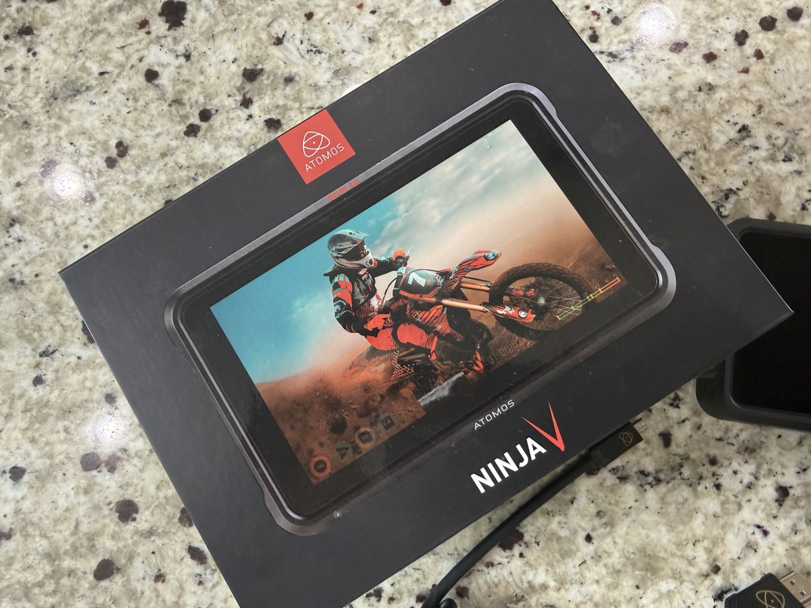 Atomos Ninja V 5" 4K HDR Monitor Recorder with Neewer Mount & Original Box - Open to offers