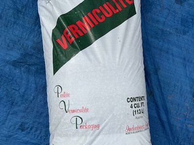 Vermiculite 4 Cu Ft bags Coarse and Extra Coarse