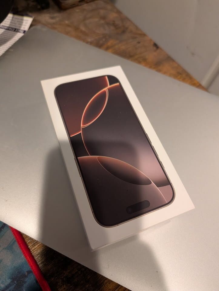 Like New iPhone 16 Pro 128 GB (Desert Titanium)