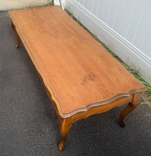 Darling coffee table