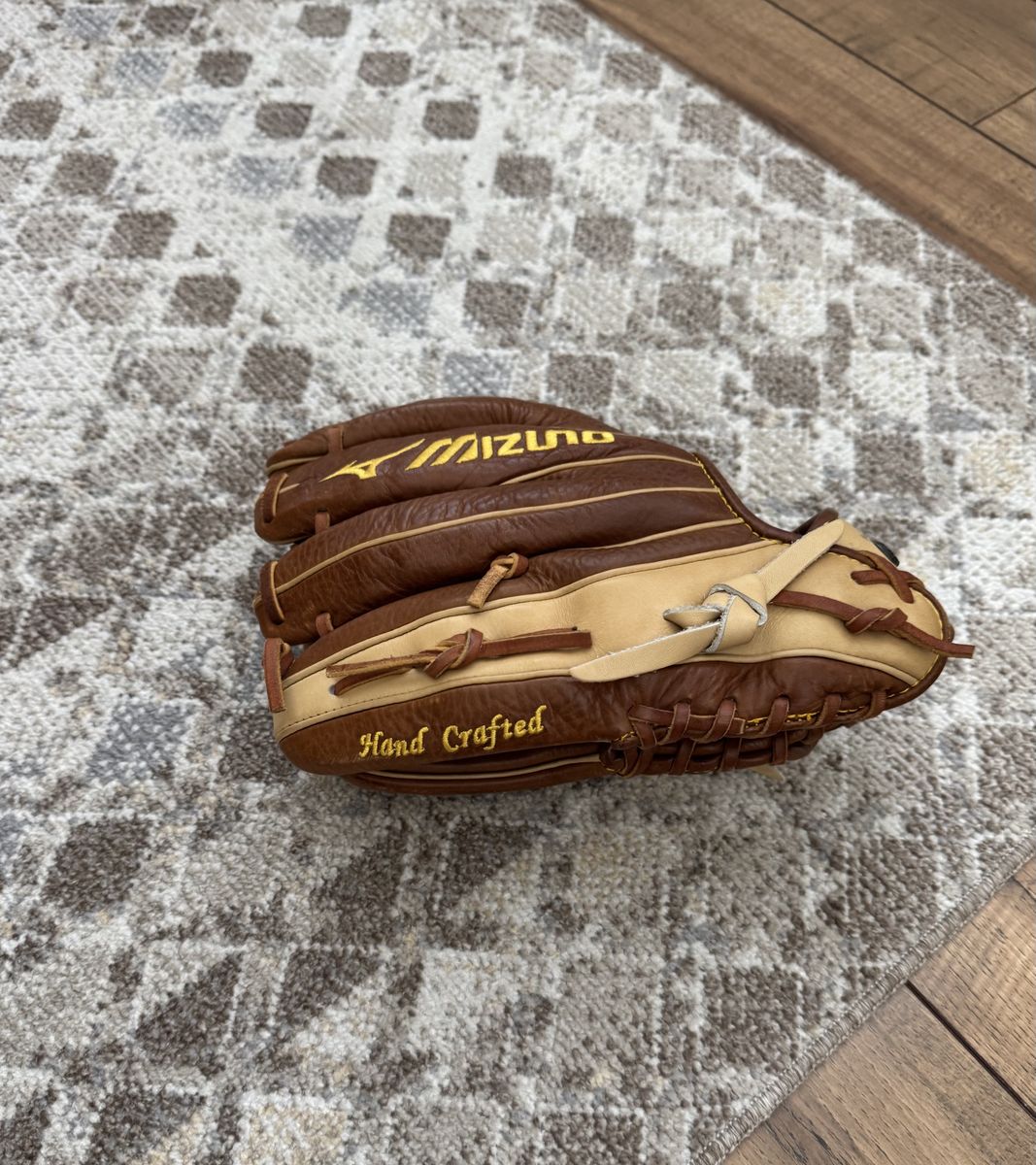 Mizuno Classic Fastpitch Glove