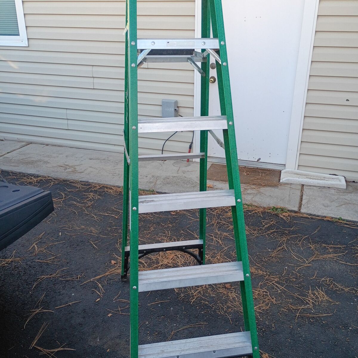 6' Husky Step Ladder