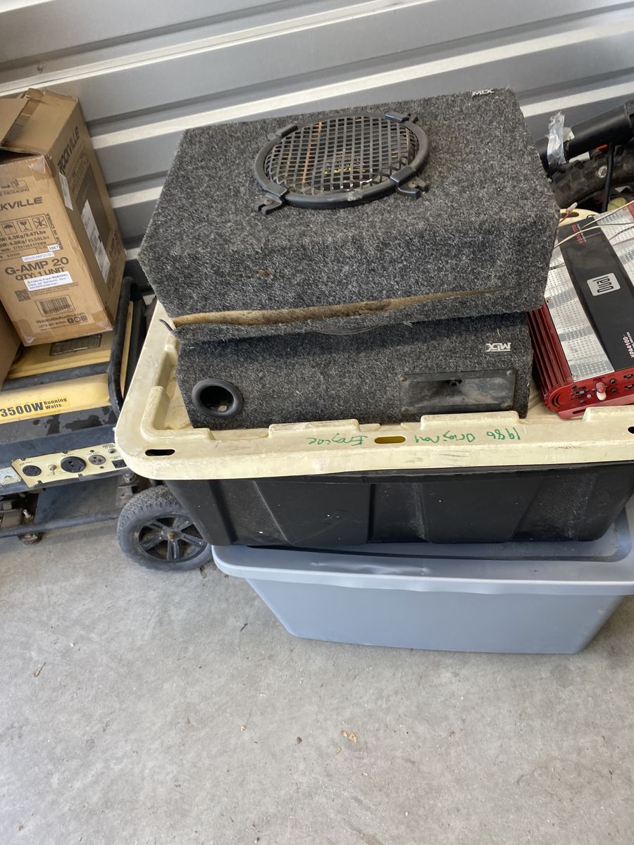 Dual 600 watt amp /MTA subs truck box.2 Duel 800 watt 12’s