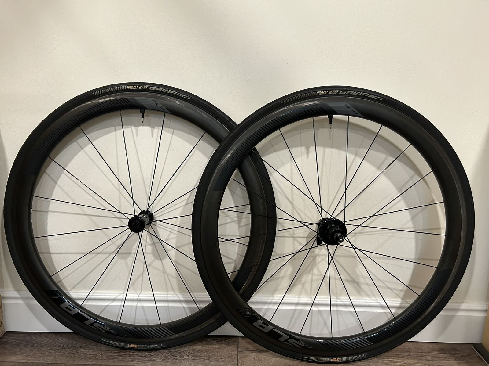 Giant SLR 1 42mm Carbon Road Wheels (Rim Brake) and Tires