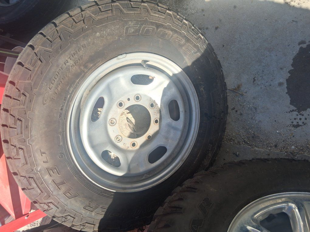 235/75 r15  8lug (1)