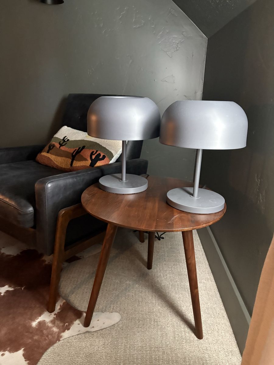 Article table lamps