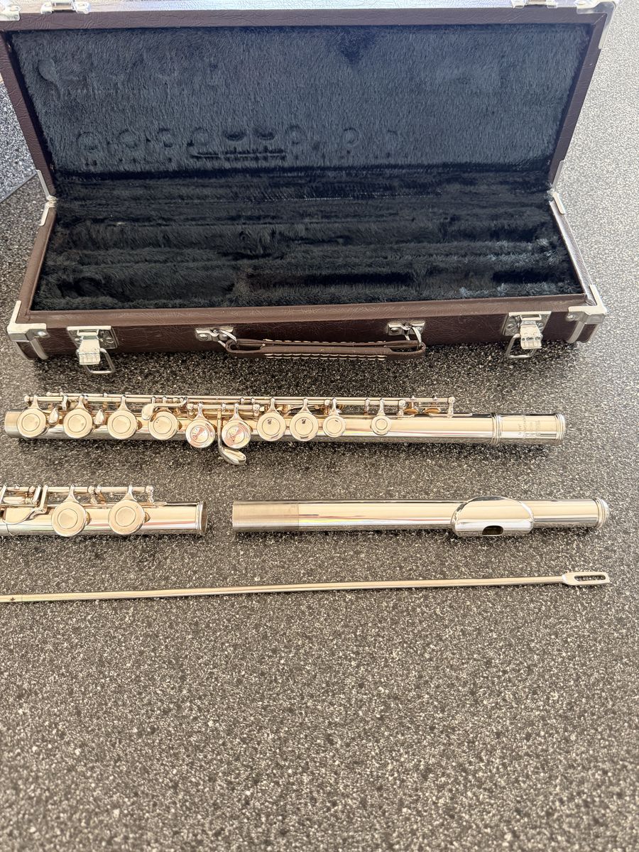 YAMAHA YFL225S Flute by Nippon Gakkki Co.,Ltd. Japan with case.
