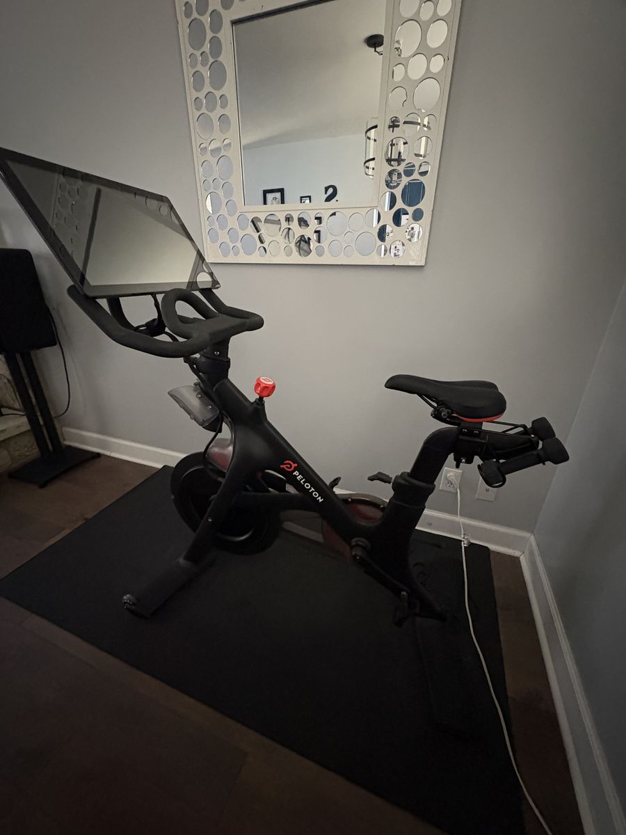 Peloton Bike, like new!