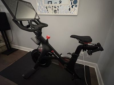 Peloton Bike, like new!
