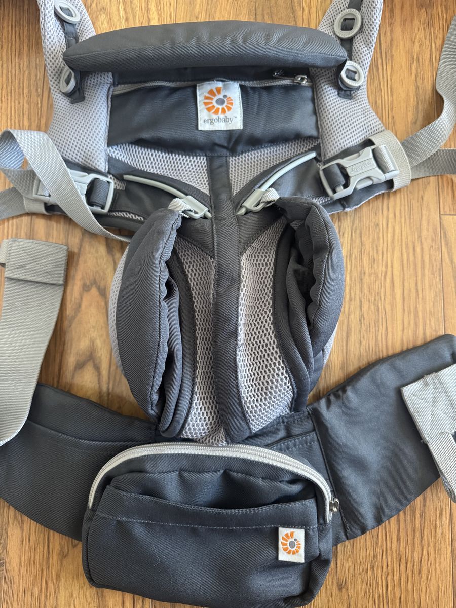 Ergobaby Baby Carrier — Like New