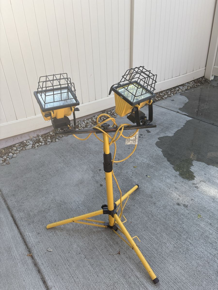Dual Head Halogen Work Light with Adjustable Tripod Stand