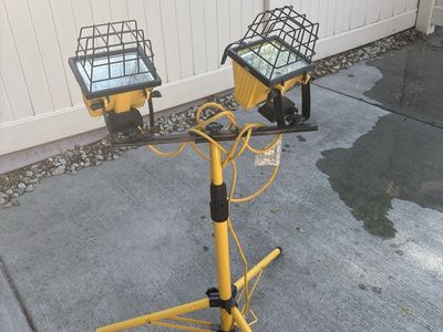 Dual Head Halogen Work Light with Adjustable Tripod Stand