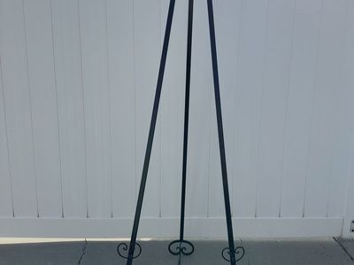 Nice Adjustable Tall Standing Easel