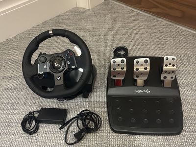 Logitech G923 racing wheel and pedal set for Xbox and PC.