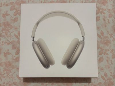 AirPods Max with Smart Case