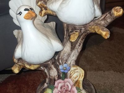 Capodimonte "Love & Peace" Italian Porcelain Doves figure