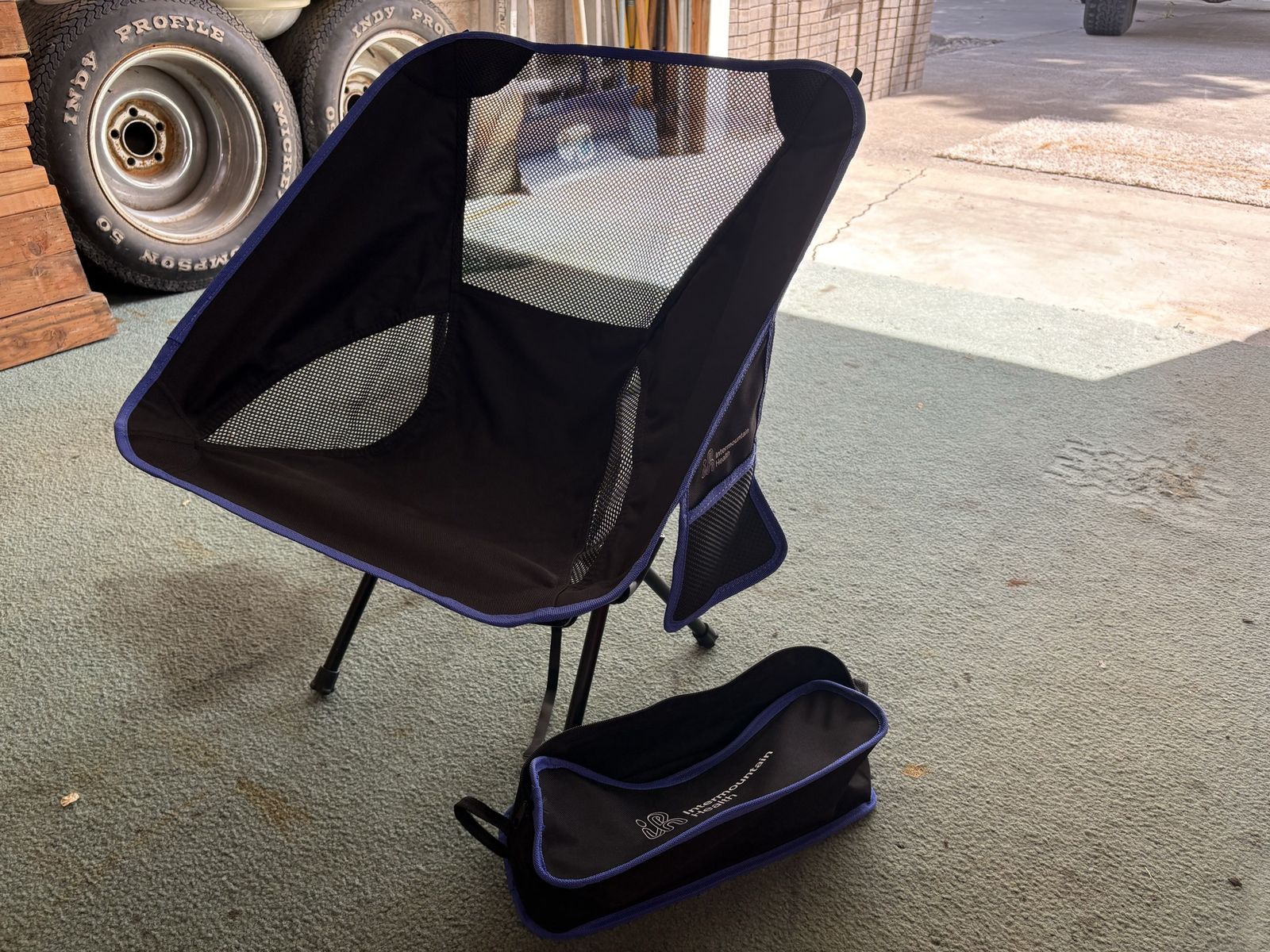 Folding camp chair