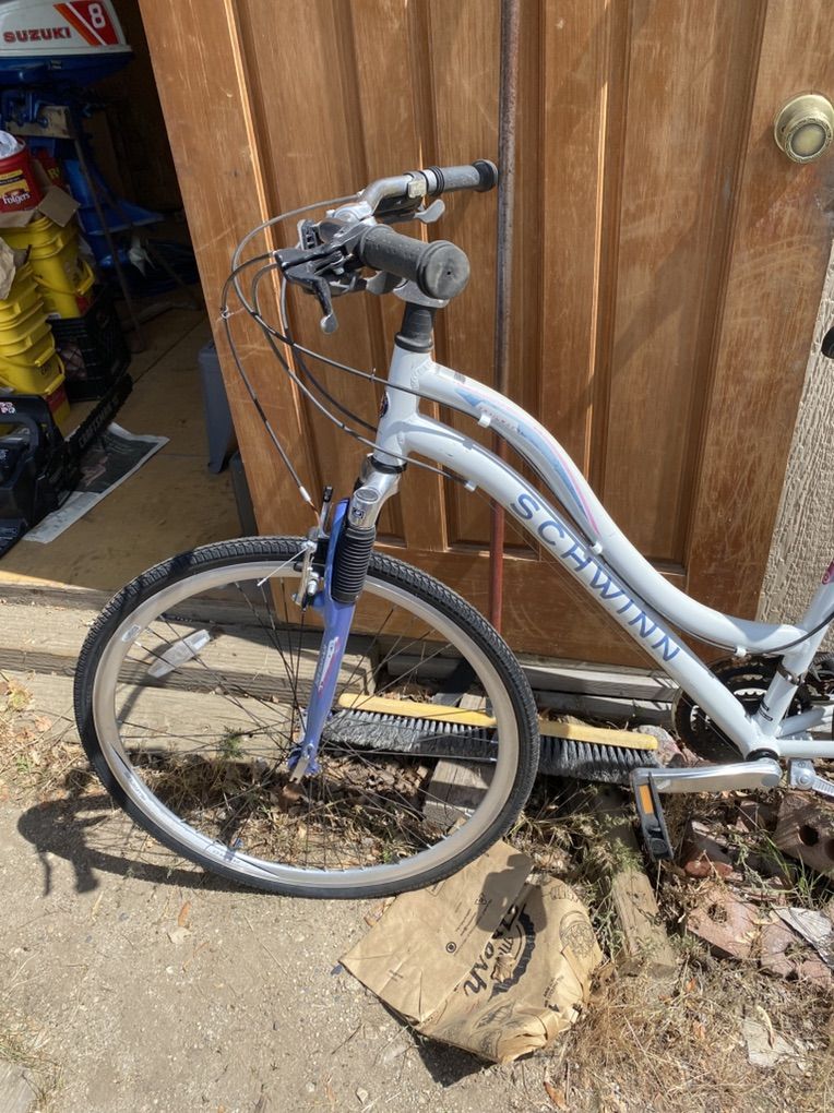 Schwinn Trailway Womens Bike