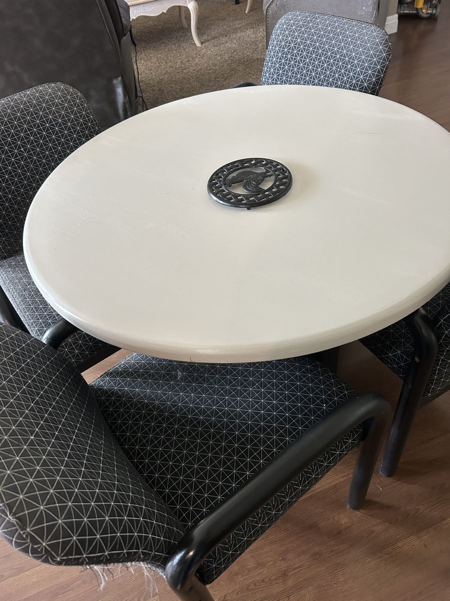 Round Dining Table & (4) Cushioned Arm Chairs