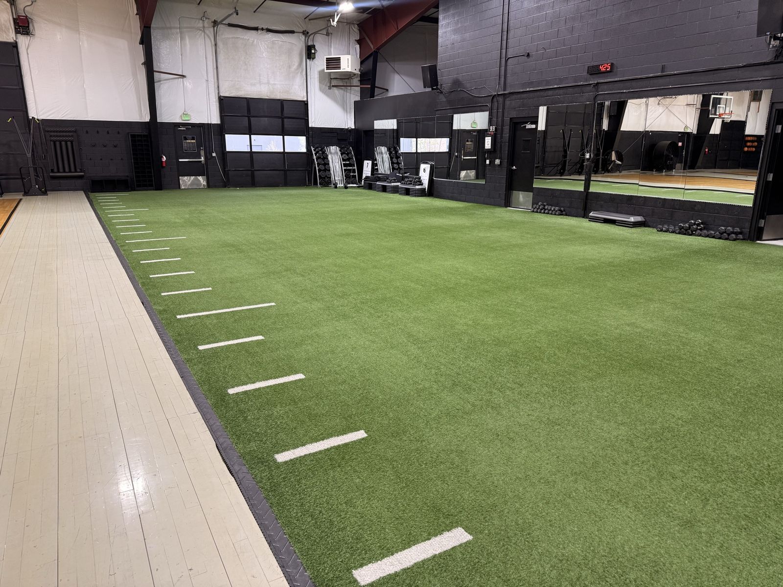 COMMERCIAL WAREHOUSE GYM TURF RENTAL
