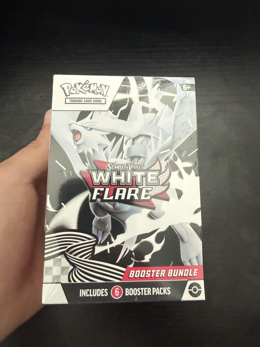 Pokémon White Flare Booster Bundle