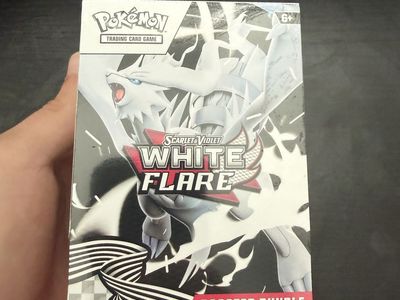 Pokémon White Flare Booster Bundle